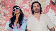 Juanes y Bomba Estéreo presentan Muérdeme, una cumbia sexy