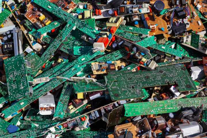 El tesoro escondido que hay en la basura electrónica: Método suizo extrae oro de 22 quilates