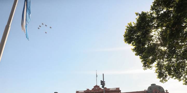 La llegada de los F-16: un hito militar, un discurso crítico de Milei con el kirchnerismo y un vuelo rasante por el centro porteño