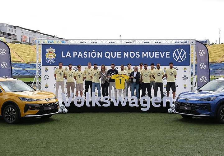 La Unión Deportiva Las Palmas renueva su acuerdo de patrocinio con Volkwagen Canarias, en imágenes