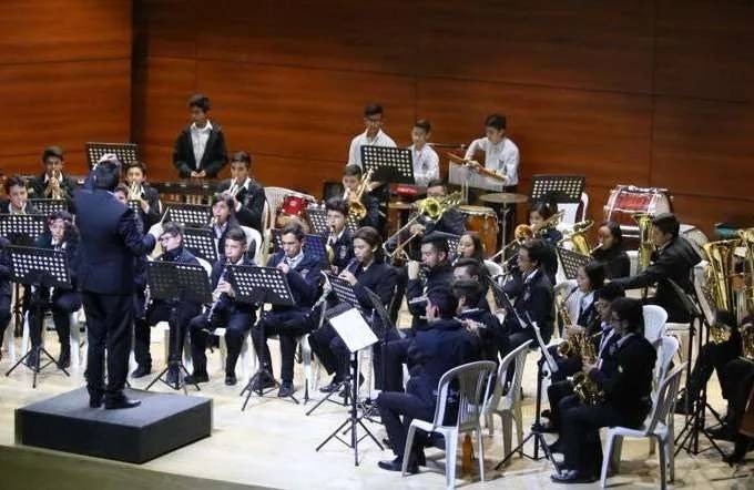 Renovada imagen para la banda juvenil de Quimbaya con entrega oficial de uniformes