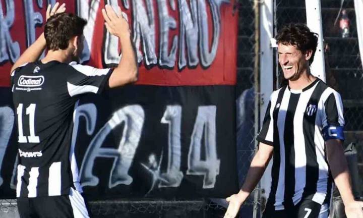 Liniers se impuso 2-1 ante Huracán Ciclista en el Regional Amateur