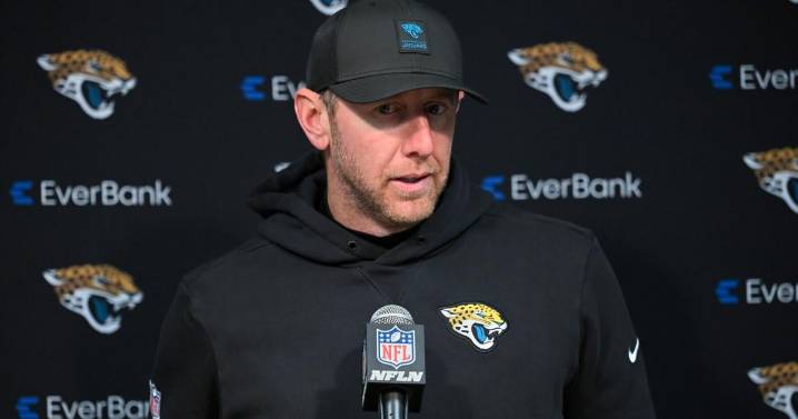 Injury gives Jaguars starting nose tackle chance to fill in at long snapper