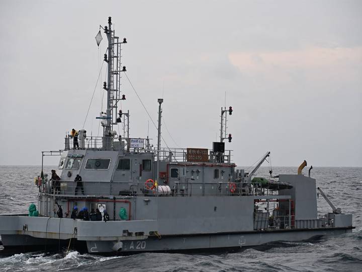 Indian Navy Enhances Fleet with Indigenous Diving Support Craft
