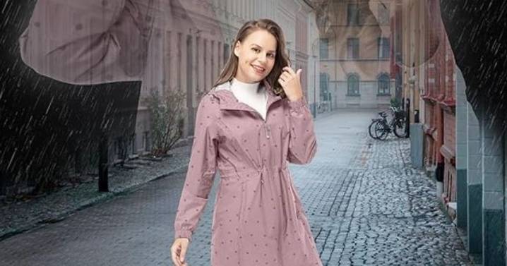 Packable raincoat in 14 colours is wind proof and 'very impressive'