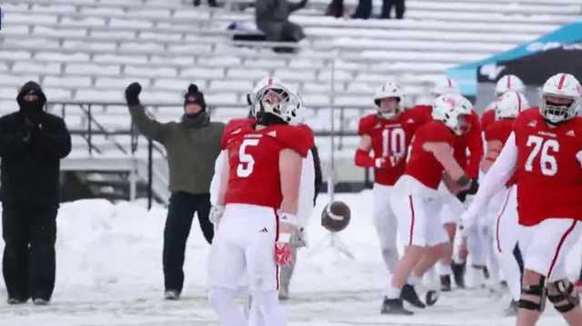 A frozen-turf battle: Grand View football plays NAIA FCS Semifinals snow game