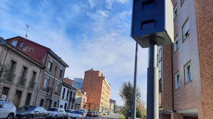 Siero aún no tiene fecha para la entrada en servicio del primer radar de la Pola, con la caja instalada hace seis meses