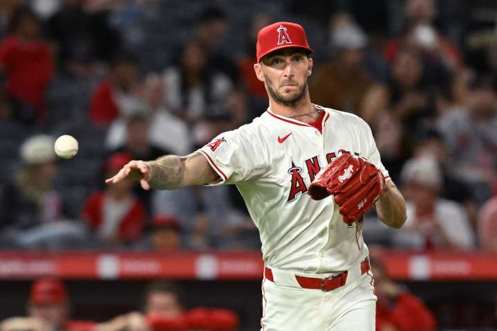 Guardians sign veteran free agent reliever to big league contract