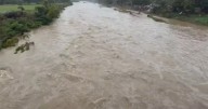 ¡Poza Rica sin agua potable! Río Cazones y arroyo contaminados con hidrocarburos tras las inundaciones de octubre en Veracruz