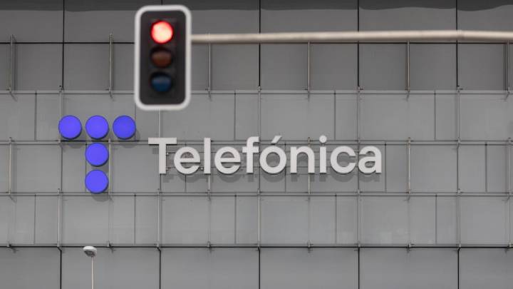 Telefónica ofrece prejubilaciones a los 54 años con el 68% del sueldo fijo