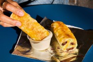 Taco Bell Brings Back Fan-Favorite Burrito and Debuts New Dipping Sauce