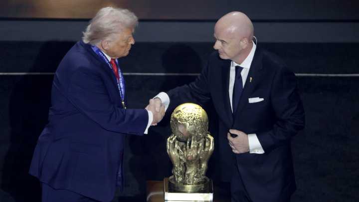 Infantino le entregó a Trump el primer Premio FIFA de la Paz
