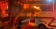 Incendio consume fábrica de colchones en Ixtapaluca; sin reporte de víctimas