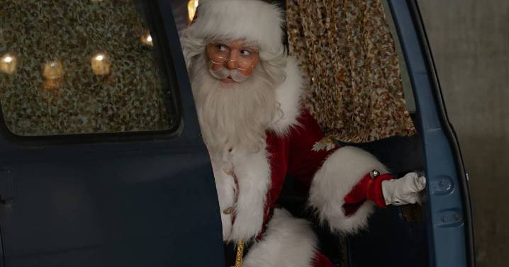 'Hilarious' Netflix Christmas film with 90210 legend hailed as 'best this year'