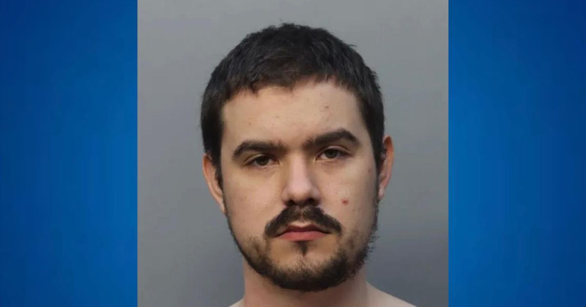 Agente de la TSA enfrenta graves cargos por posesión de pornografía infantil en Miami