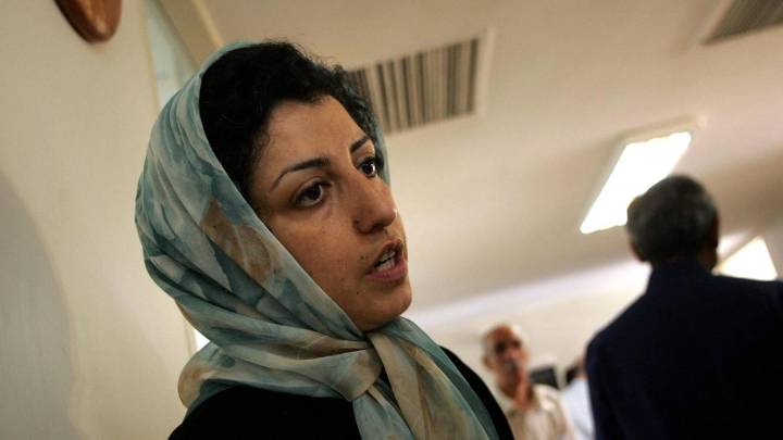 Irán arresta a la activista y ganadora del Premio Nobel de la Paz Narges Mohammadi durante una ceremonia funeraria