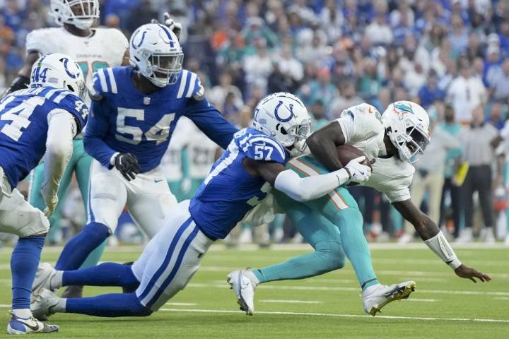 Deadspin | Colts activate LB Jaylon Carlies from IR, make other moves