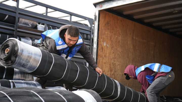 Entrega Desarrollo Rural mallas antigranizo a más de 200 productores manzaneros