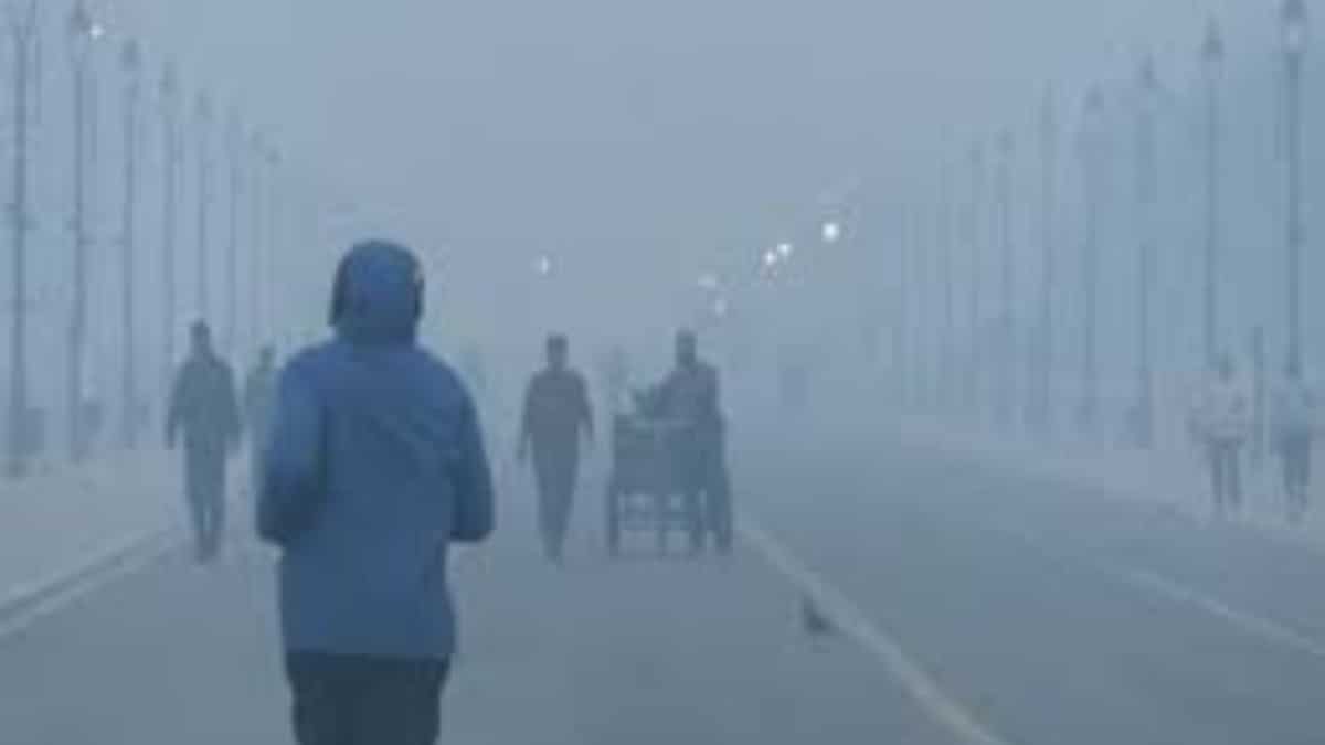 Delhi’s air quality stuck in ‘very poor’ zone for the past three days, AQI hovers around 318