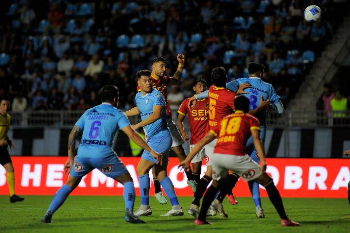 Otra vez al fútbol de escritorio: el resquicio reglamentario que analizan Unión Española y Deportes Iquique para seguir en Primera División