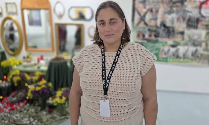 AI denuncia la crueldad en Alligator Alcatraz con una exhibición de arte en Miami