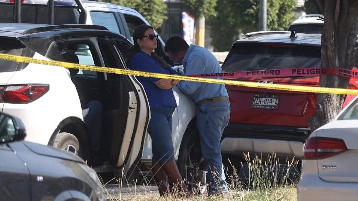 Mujer de 43 años muere de un infarto mientras conducía en plena Recta a Cholula, en Puebla