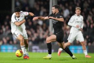 Raúl Jiménez aparece en el cierre pero Fulham cae 4