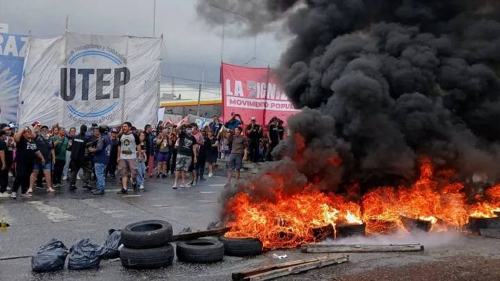 Piqueteros realizaron cortes contra la reforma laboral y el ajuste en varias zonas de la provincia