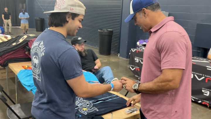 Tampa Bay Sports Collector Expo draws thousands to Florida State Fairgrounds