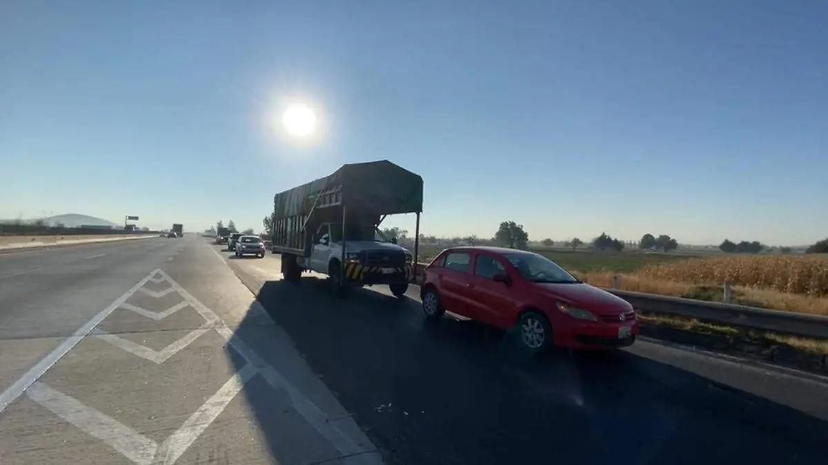 Suman más de 15 horas de bloqueo en la Acatzingo–Ciudad Mendoza, conoce las rutas alternas