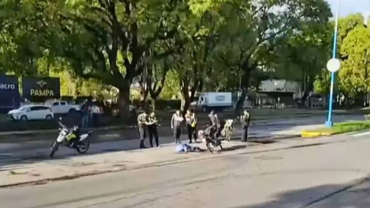 Iba en DIDI Motos, la atropelló un colectivo y murió