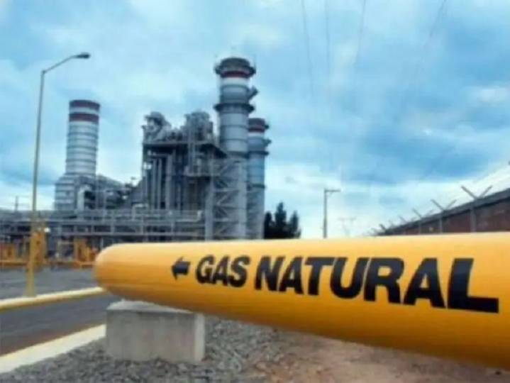 Maduro anuncia donación de gas para pueblos fronterizos de Colombia