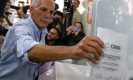 Conservador Asfura vota y dice que hay que esperar los resultados electorales de Honduras