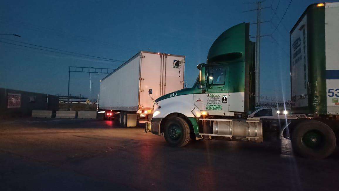 Acuerdan agricultores liberar por unas horas el puente Jerónimo