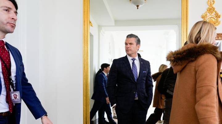 Expertos explican qué dice la ley sobre matar a sobrevivientes de un bote atacado