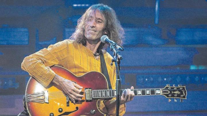 La discreta vida privada de Robe Iniesta: su mujer Bibi, un hijo músico y su amor por los libros