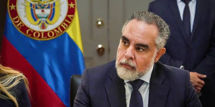 Armando Benedetti ‘estalló’ por el hundimiento de la ley de financiamiento: “El Congreso vota con las vísceras”