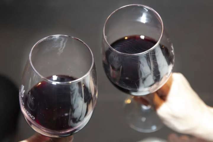 Ya rige el horario de verano para la venta de alcohol en comercios