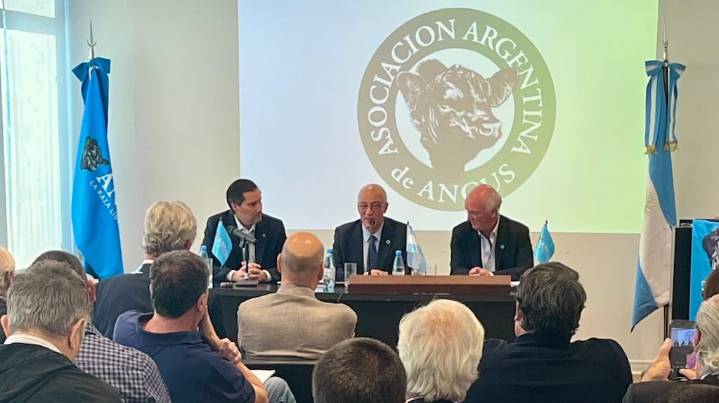 Amadeo Derito asumió la conducción de Angus y abre una etapa de recambio institucional