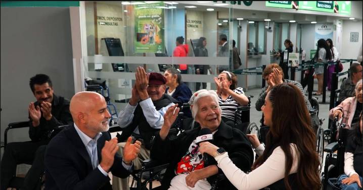 Banco Azteca lidera la inclusión social con la entrega de 200 sillas de ruedas en 2025