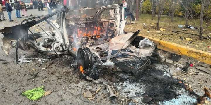 Explosión de pirotecnia dentro de un taxi provoca incendio y deja varios lesionados en la autopista México