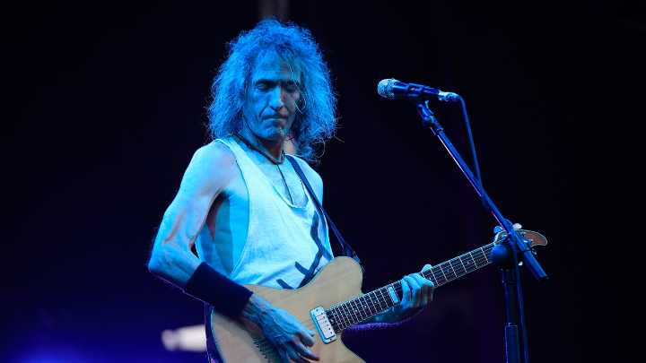 El mundo de la música y la cultura lloran la muerte de Robe Iniesta: "Adiós al poeta que nos enseñó a no rendirnos"