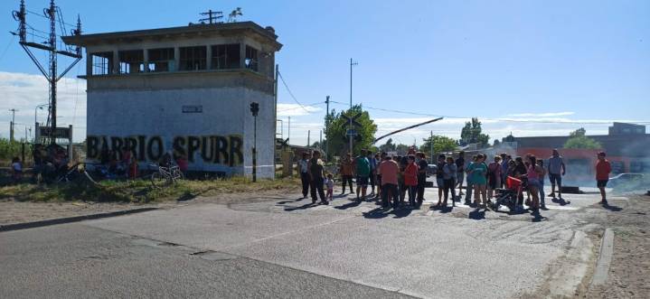 “Es una vergüenza: perdimos todo y no nos entregan nada”: reclaman materiales para los afectados por la inundación
