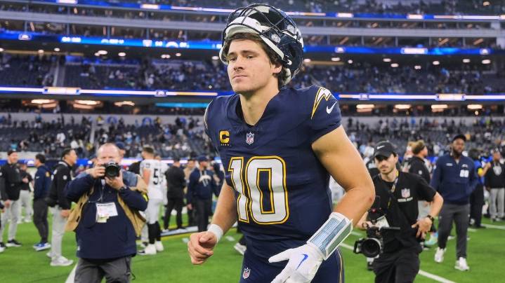 Chargers wowed by Herbert's toughness in playing through broken bone in non