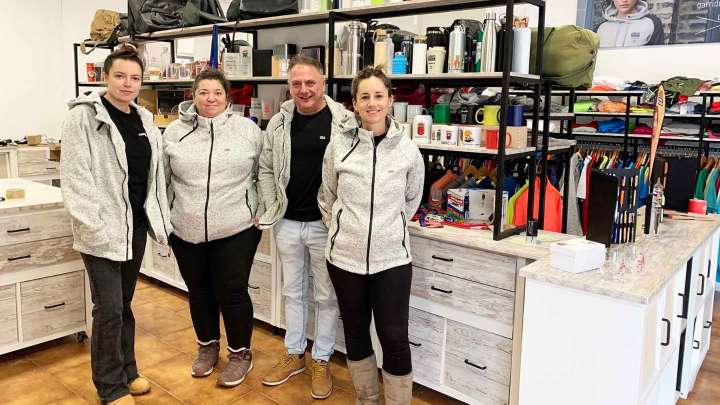 La tienda de Pamplona con regalos personalizados que cumple 35 años: “La gente confía en nosotros”