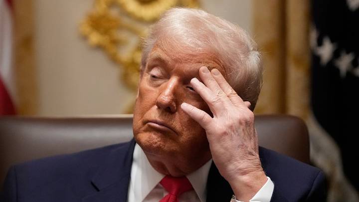 Trump Admin Orders H-1B, H-4 Visa Applicants To Make Social Media Profiles Public