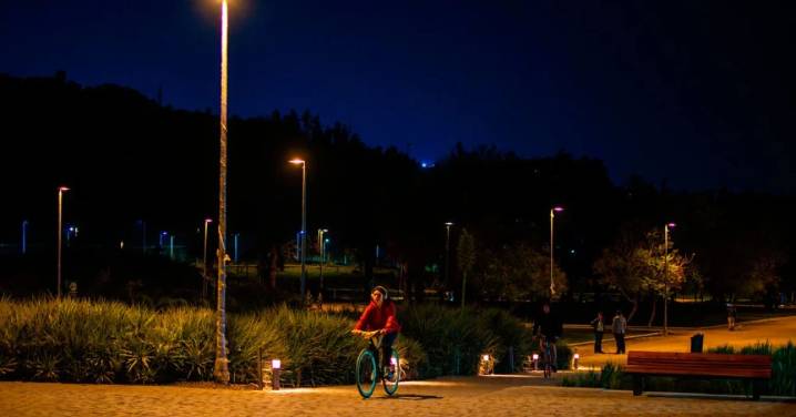 Casi la mitad de las licitaciones adjudicadas en comunas protegidas no cumple con la Nueva Norma Lumínica