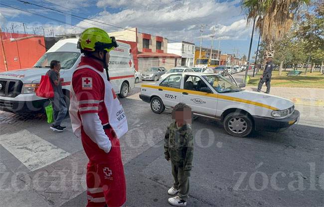 Taxista atropella a mujer que caminaba acompañada de su pequeño ahijado en el Centro