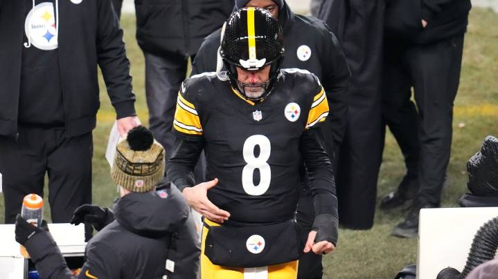 Aaron Rodgers' bloody nose a fitting symbol for the hurting Steelers in lopsided loss to Bills