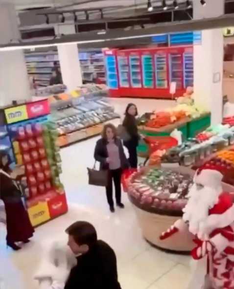 Festive season drama|| Watch Moment two Santas fight in supermarket as shocked shoppers watch (video)